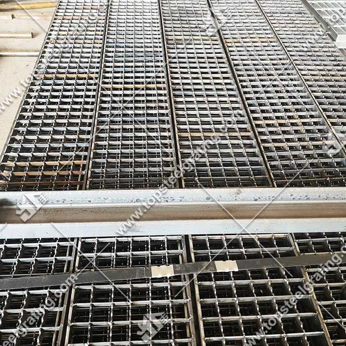 Serrated Type Grating